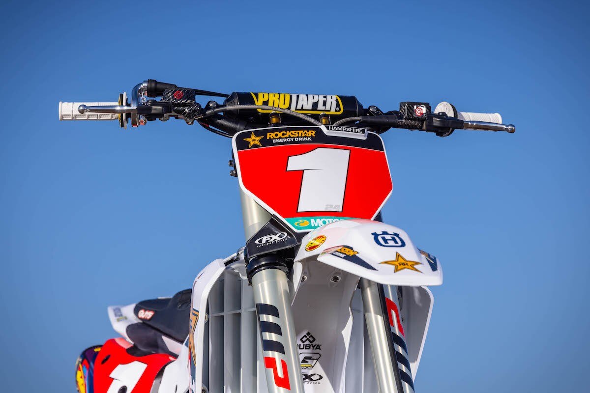 Il Team Rockstar Energy Husqvarna Factory Racing pronto per la stagione 2025